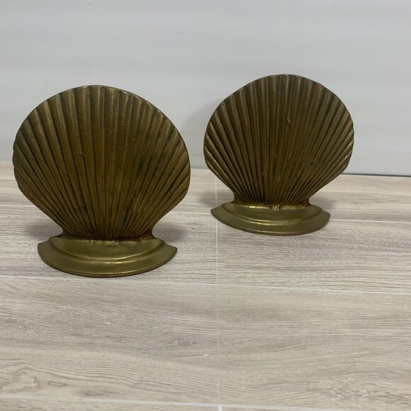 Vintage Brass Clam Shells Bookends Set MCM Nautical Decor - Picture 1 of 10